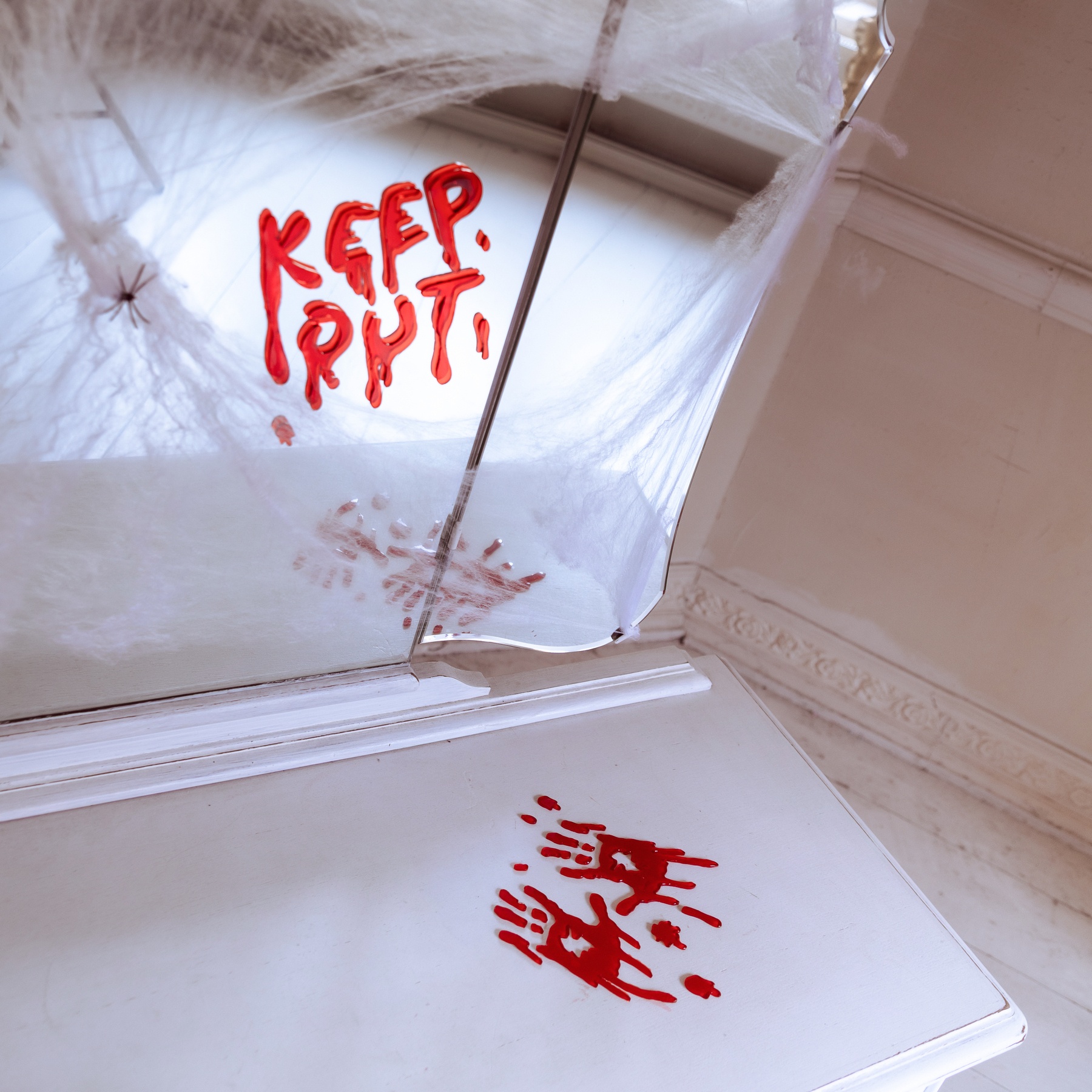 Blutige Handabdruck-Fensterdekoration aus Gel - 3