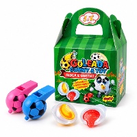 Fußballbox mit Bällen und Pfeife