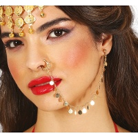 Falsches Piercing mit goldfarbener Kette