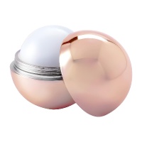 Lippenbalsam in Metallic-Optik