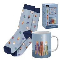 Geschenkset mit Tasse und Weihnachtssocken der Heiligen Drei Könige